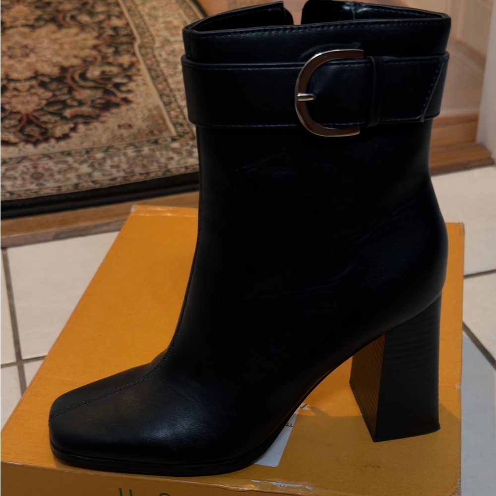 Unisa Women's Elegant Black Heeled Boots